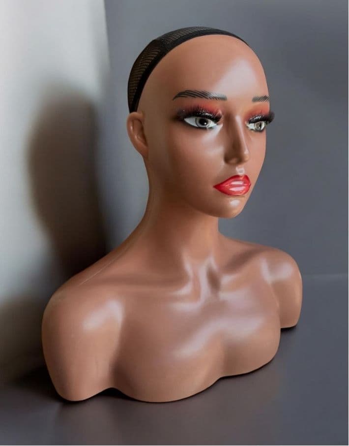 NON PIERCEABLE FULL SHOULDER MANNEQUIN